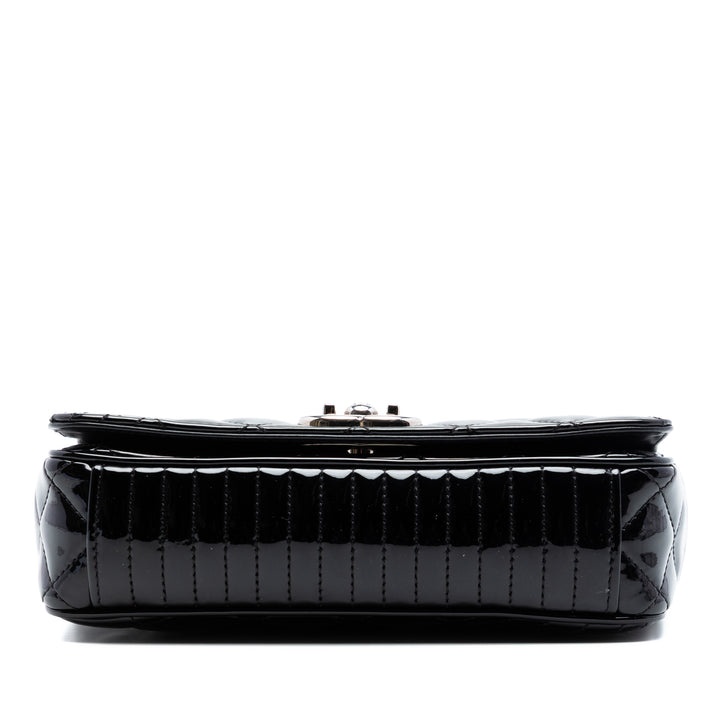 Chanel Small Matelassé Cuir verni Coco Boy à rabat