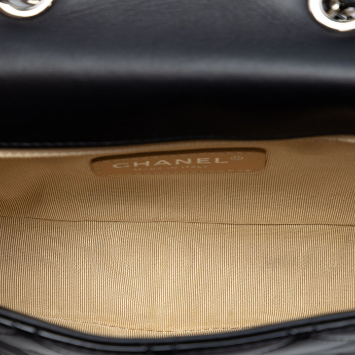 Chanel Small Matelassé Cuir verni Coco Boy à rabat