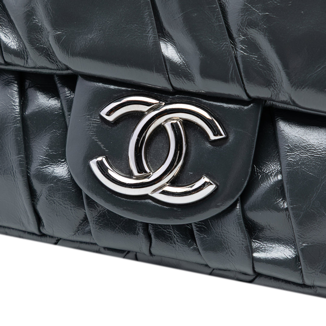 Chanel Sac porté épaule Glacé Twisted à rabat Moyen Cuir de veau Noir – vue 6 – GABY PARIS
