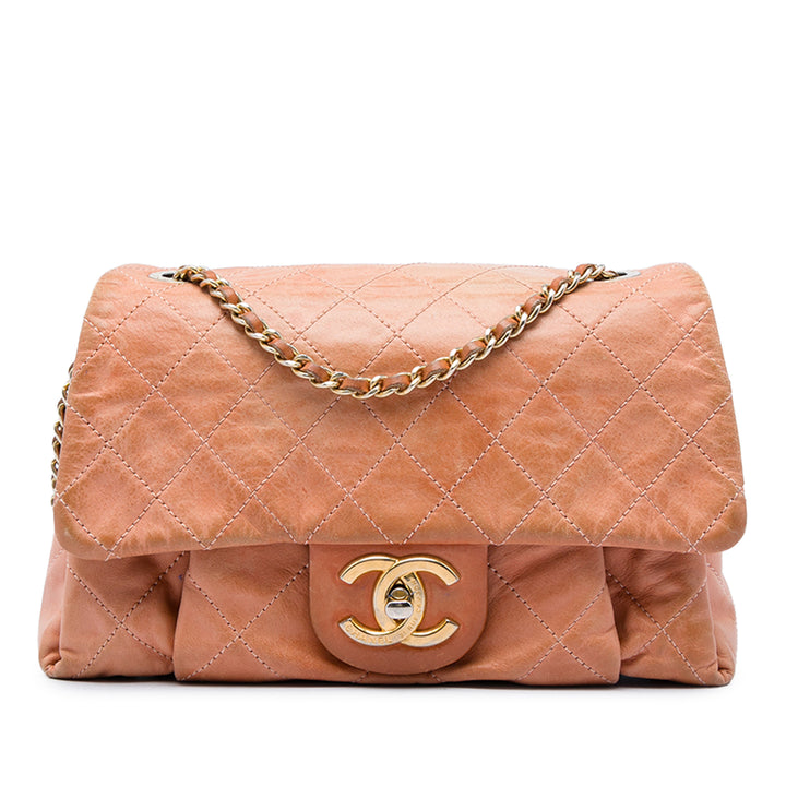 Chanel Sac porté épaule Matelassé Irisé Chic Quilt à rabat Petit Cuir de veau Orange – vue principale – GABY PARIS