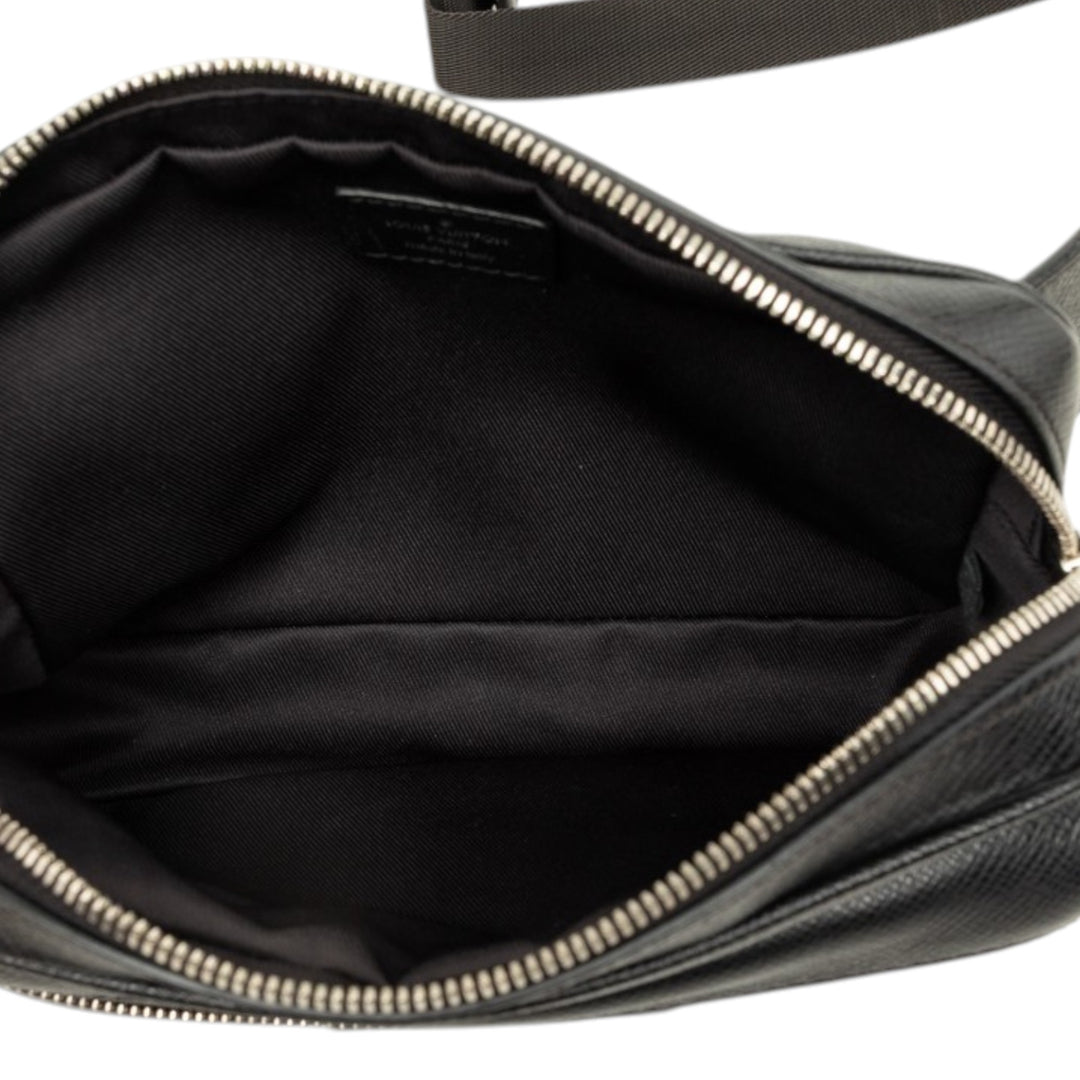 Louis Vuitton Taiga Outdoor Bumbag Noir – vue 4 – GABY PARIS