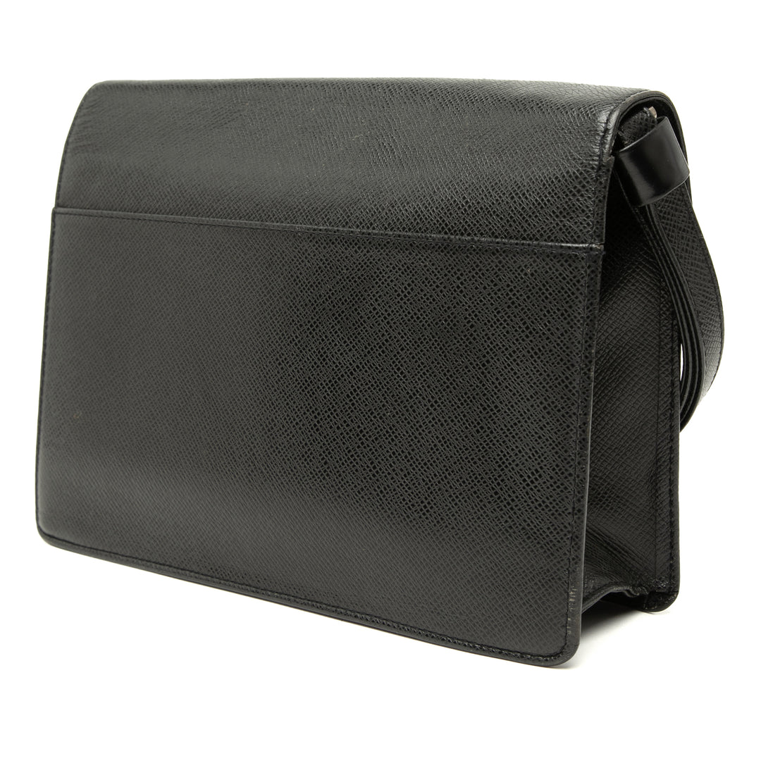 Louis Vuitton Taiga Selenga