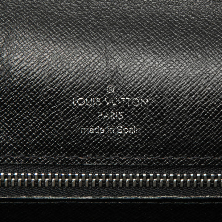 Louis Vuitton Taiga Selenga
