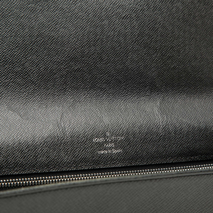 Louis Vuitton Taiga Selenga