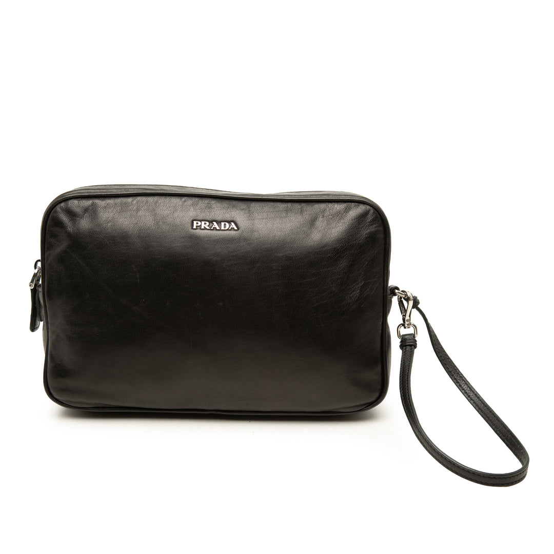 Prada Pochette Souple Veau Logo Wristlet Noir – vue principale – GABY PARIS