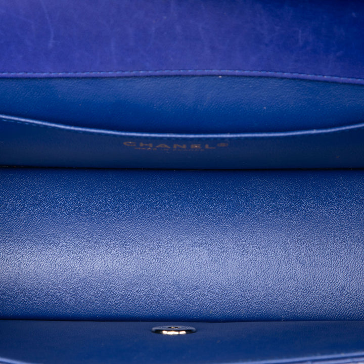 Chanel Pochette CC Matelassé East West à rabat avec chaîne Cuir d'agneau Bleu – vue 4 – GABY PARIS