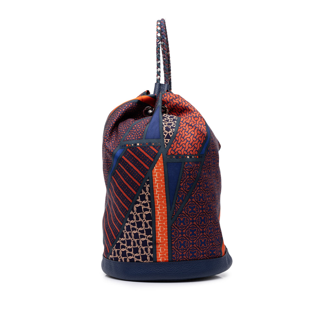 Hermès Sac à dos Carre en Cravates Cool 22 Bleu – vue principale – GABY PARIS