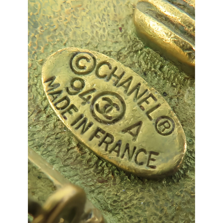 Chanel plaqué Resin CC Chaîne Rond À clip Boucles d'oreilles Doré – vue 4 – GABY PARIS