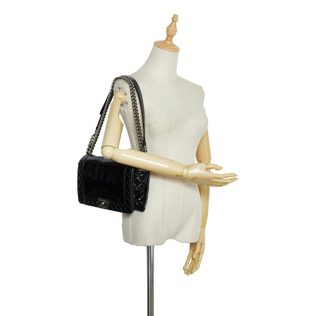 Chanel Medium Cuir verni Boy Reverso Flap Noir – GABY PARIS Authentique