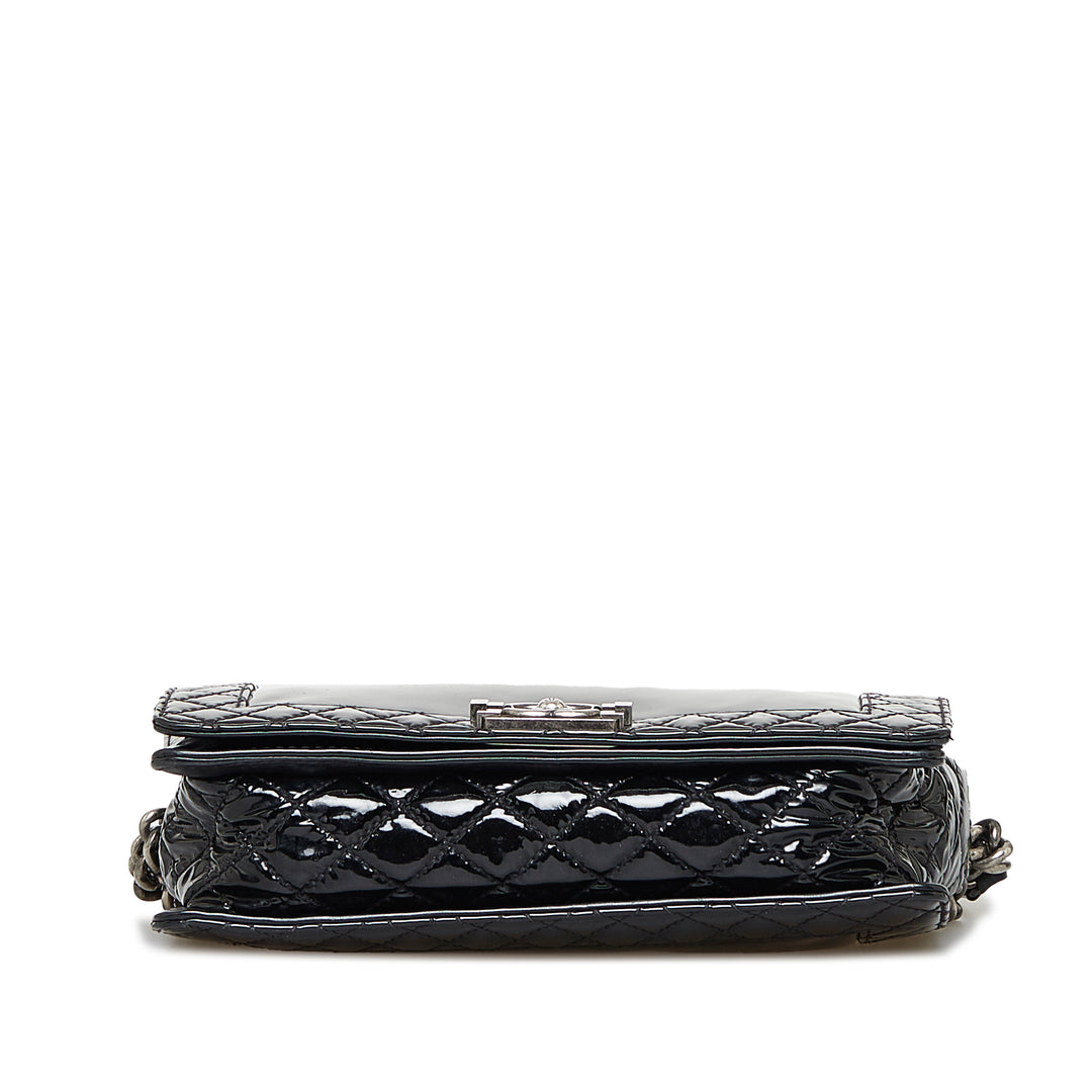 Chanel Medium Cuir verni Boy Reverso Flap Noir – GABY PARIS Authentique
