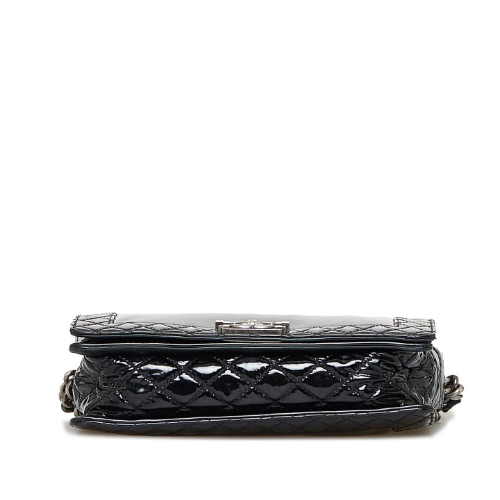 Chanel Medium Cuir verni Boy Reverso Flap Noir – GABY PARIS Authentique