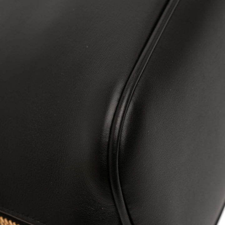 Miu Miu Soupley embossé Logo Sac Cuir de veau