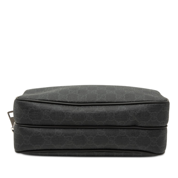 Gucci GG Supreme Pochette