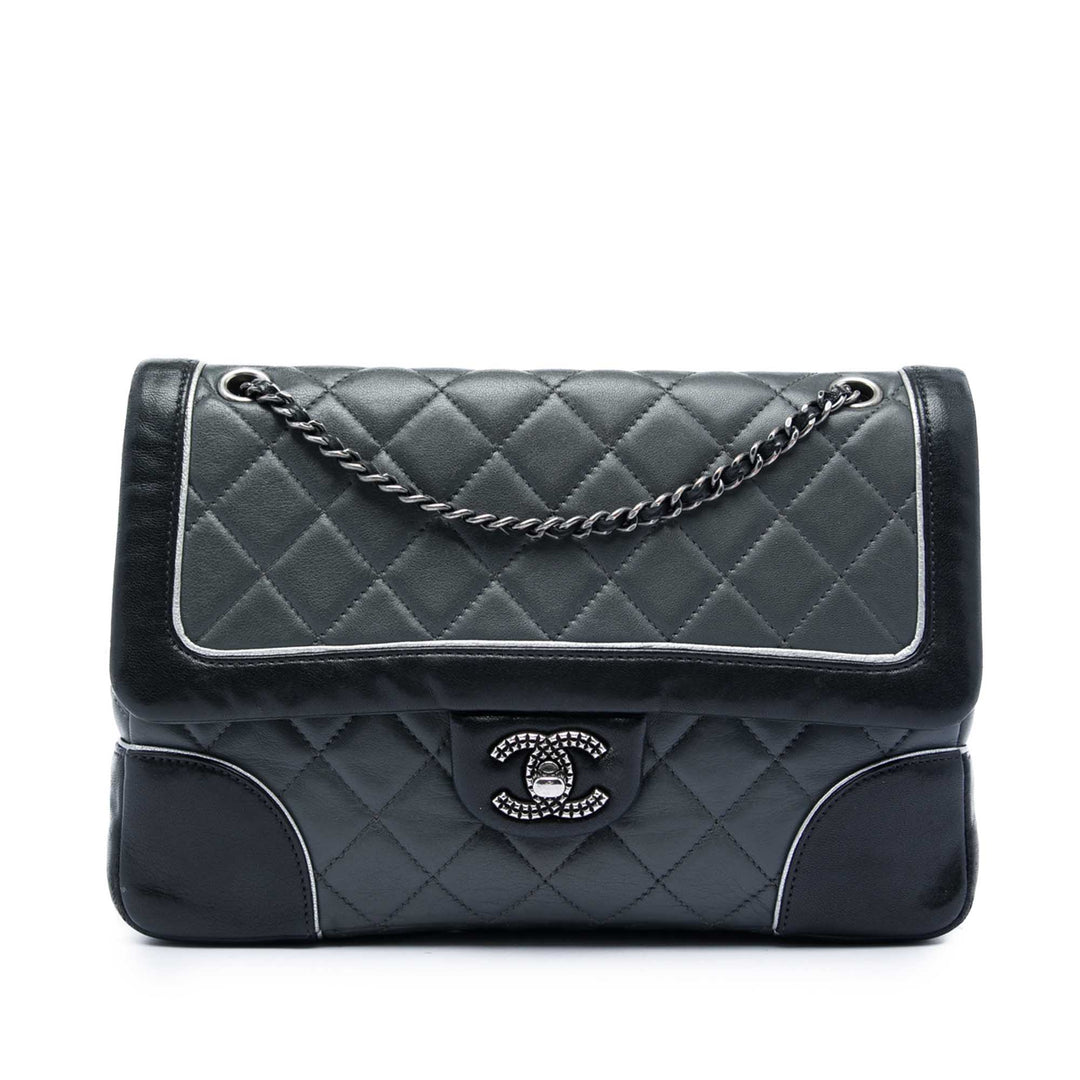 Chanel Paris Salzburg Medium Bicolor Matelassé Cuir d’agneau Tyrolean à rabat