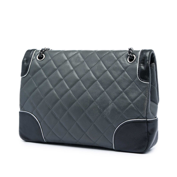 Chanel Paris Salzburg Medium Bicolor Matelassé Cuir d’agneau Tyrolean à rabat