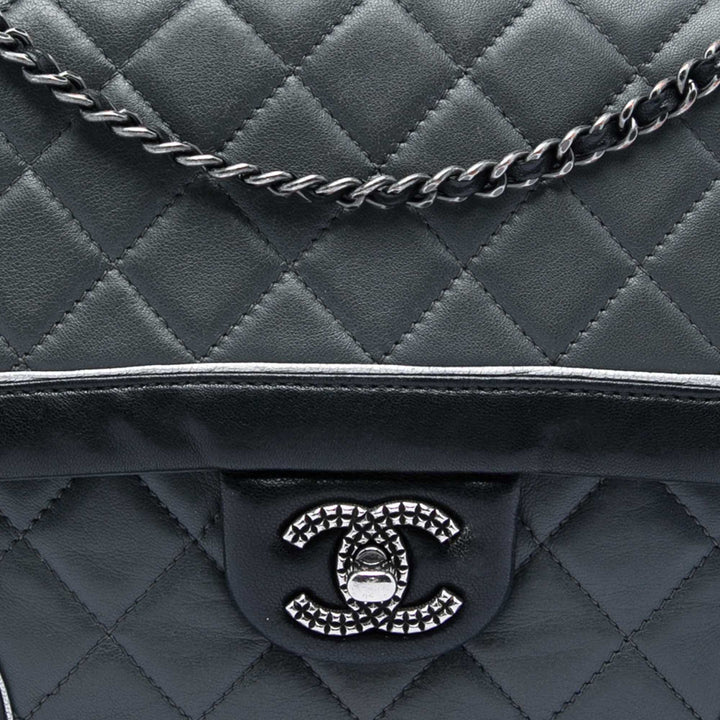 Chanel Paris Salzburg Medium Bicolor Matelassé Cuir d’agneau Tyrolean à rabat