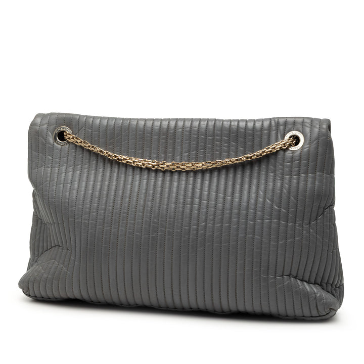 Chanel Vertical Matelassé Iridescent Cuir de veau Mademoiselle Lock Bijoux à rabat