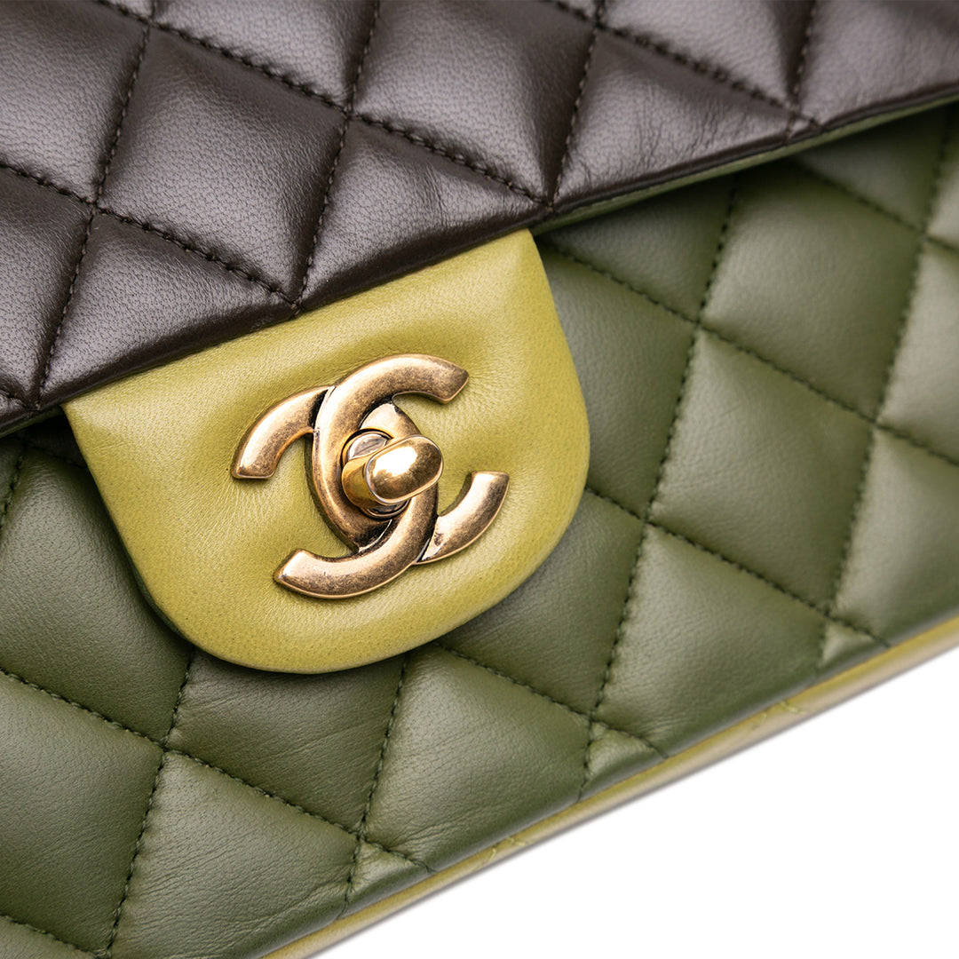 Chanel Medium Classic Tricolor Cuir d’agneau Double rabat Vert – GABY PARIS Authentique