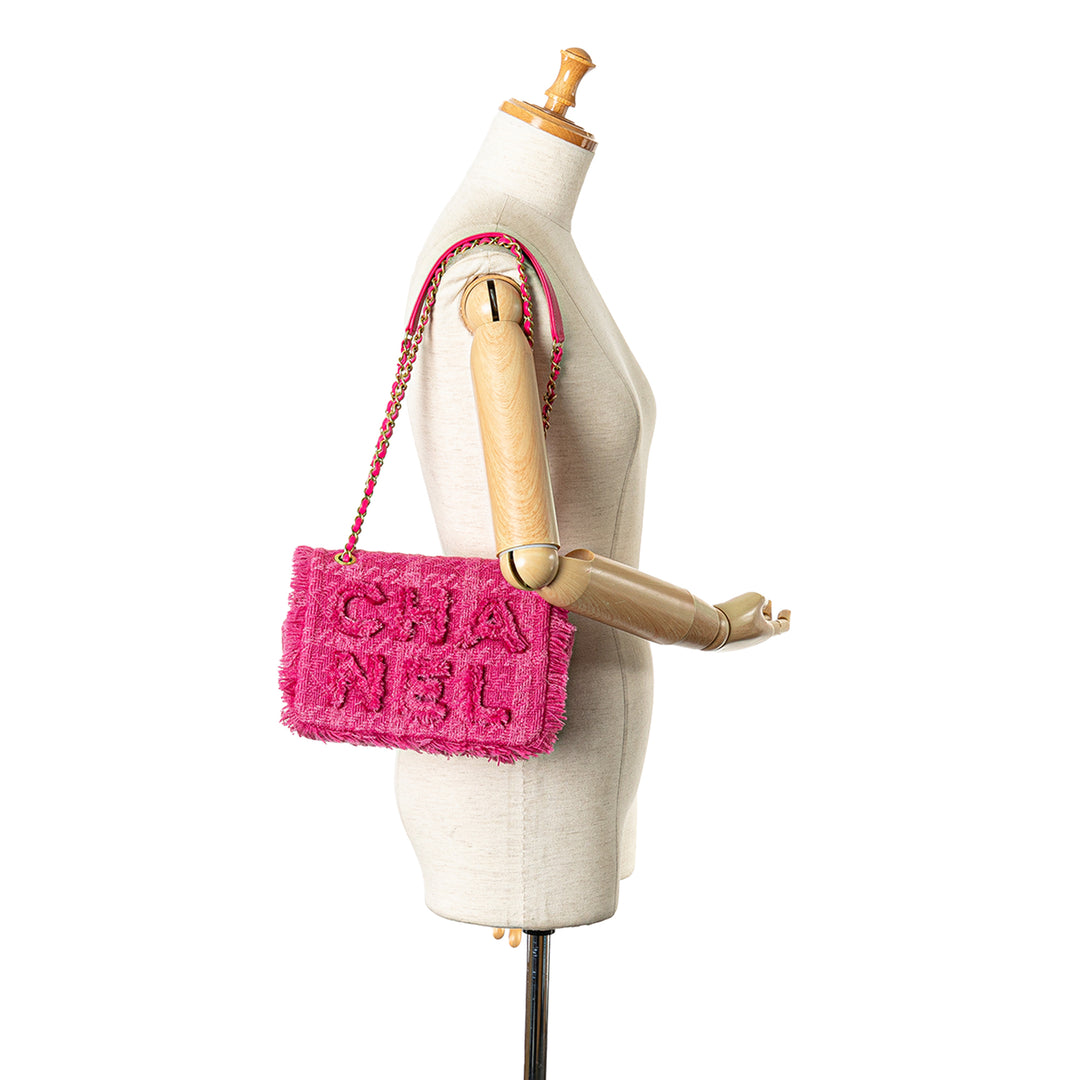 Chanel Laine Tweed Giant Logo Flap Rose – GABY PARIS Authentique