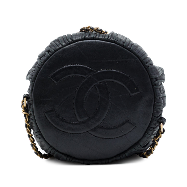 Chanel Coco Pleats Sac à dos à cordon Petit Cuir de veau Noir – vue 3 – GABY PARIS