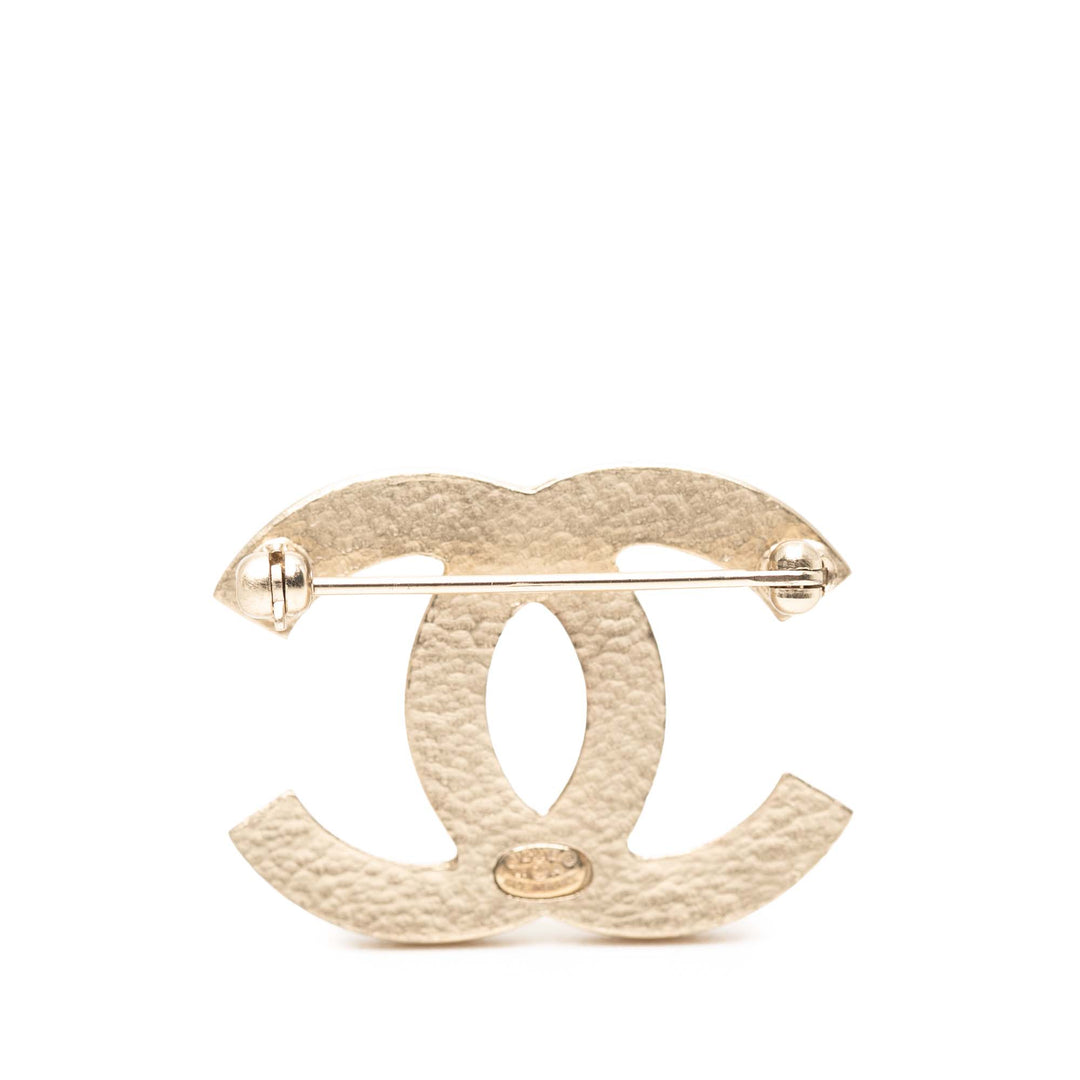 Chanel plaqué Émail CC Broche – GABY PARIS Authentique