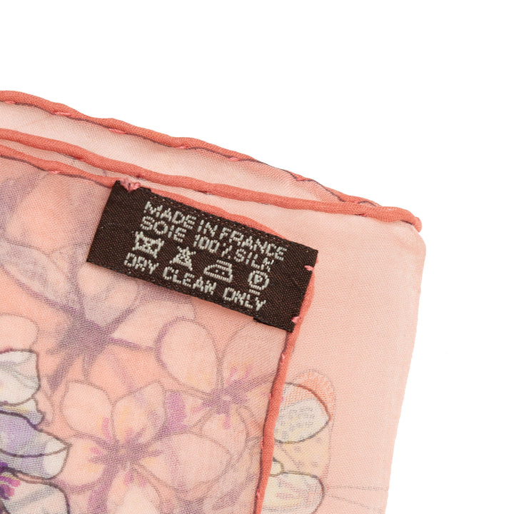 Hermès Vol Amoureux des Azures Mousseline Foulard 90 Rose – vue 2 – GABY PARIS
