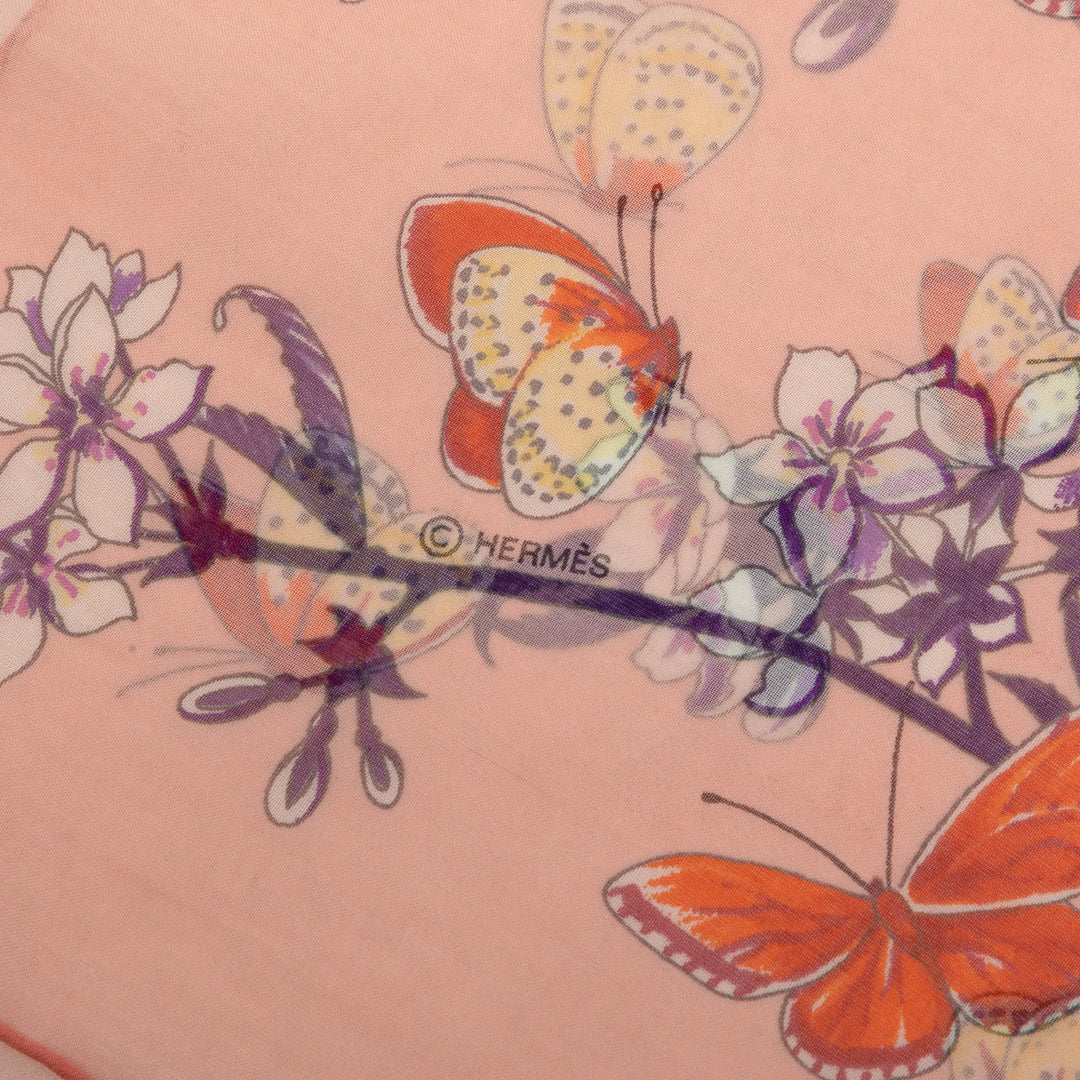 Hermès Vol Amoureux des Azures Mousseline Foulard 90 Rose – vue 6 – GABY PARIS