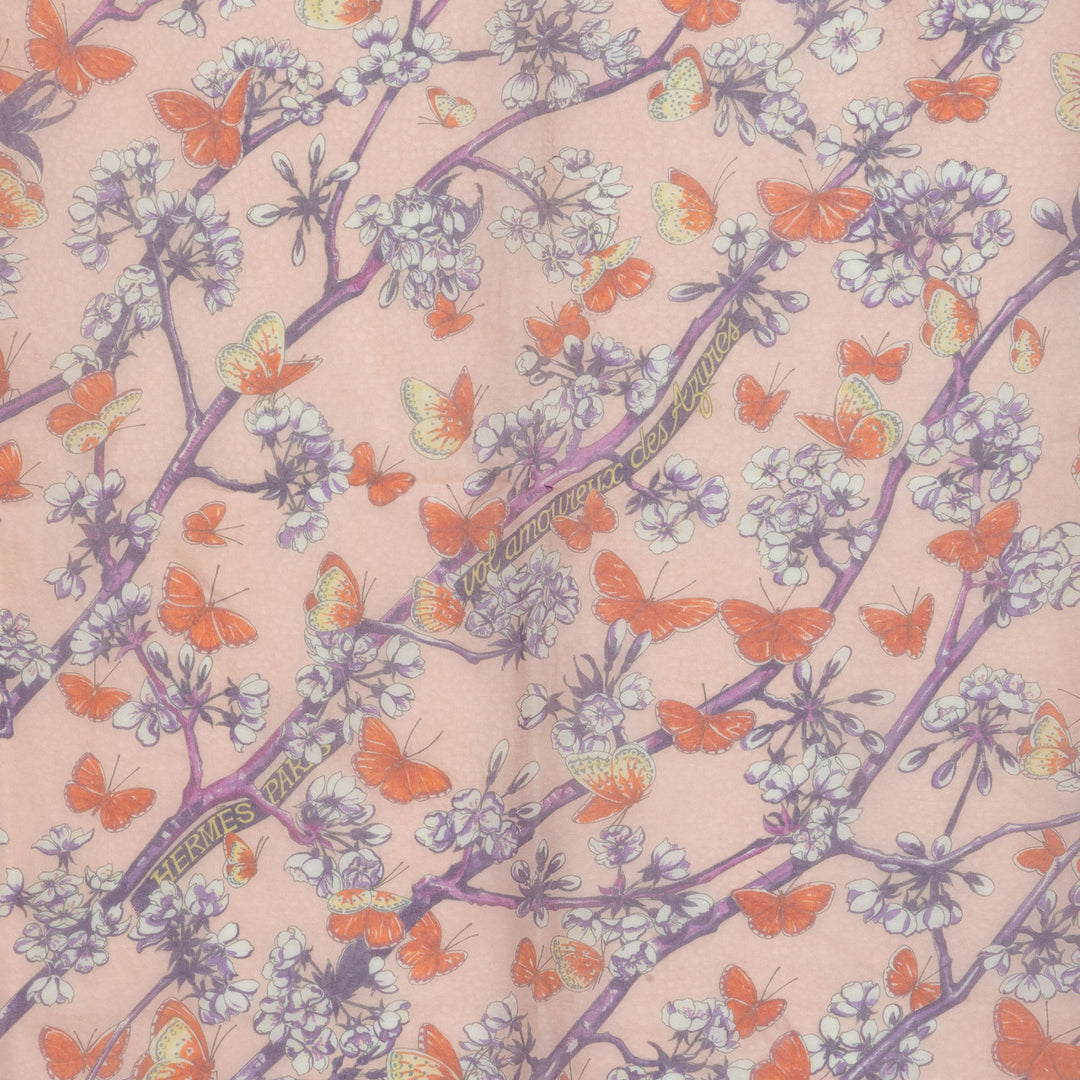 Hermès Vol Amoureux des Azures Mousseline Foulard 90 Rose – vue 7 – GABY PARIS