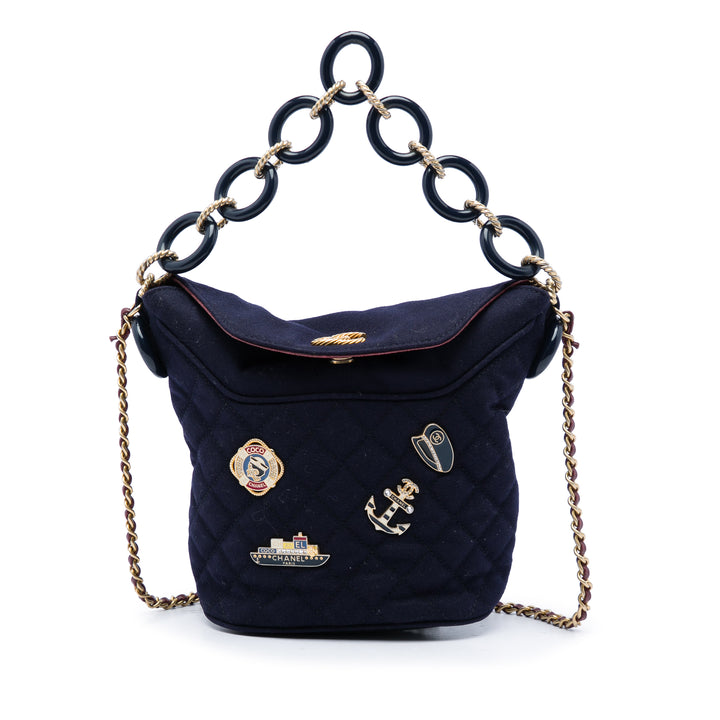 Chanel Paris Hamburg Matelassé Coco Sailor Charms Sac seau Bleu – vue principale – GABY PARIS