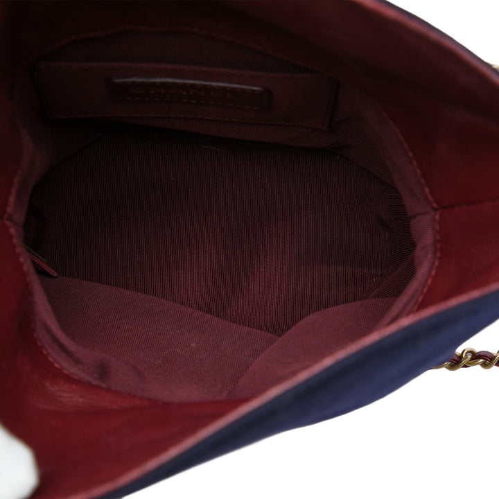 Chanel Paris Hamburg Matelassé Coco Sailor Charms Sac seau Bleu – vue 4 – GABY PARIS