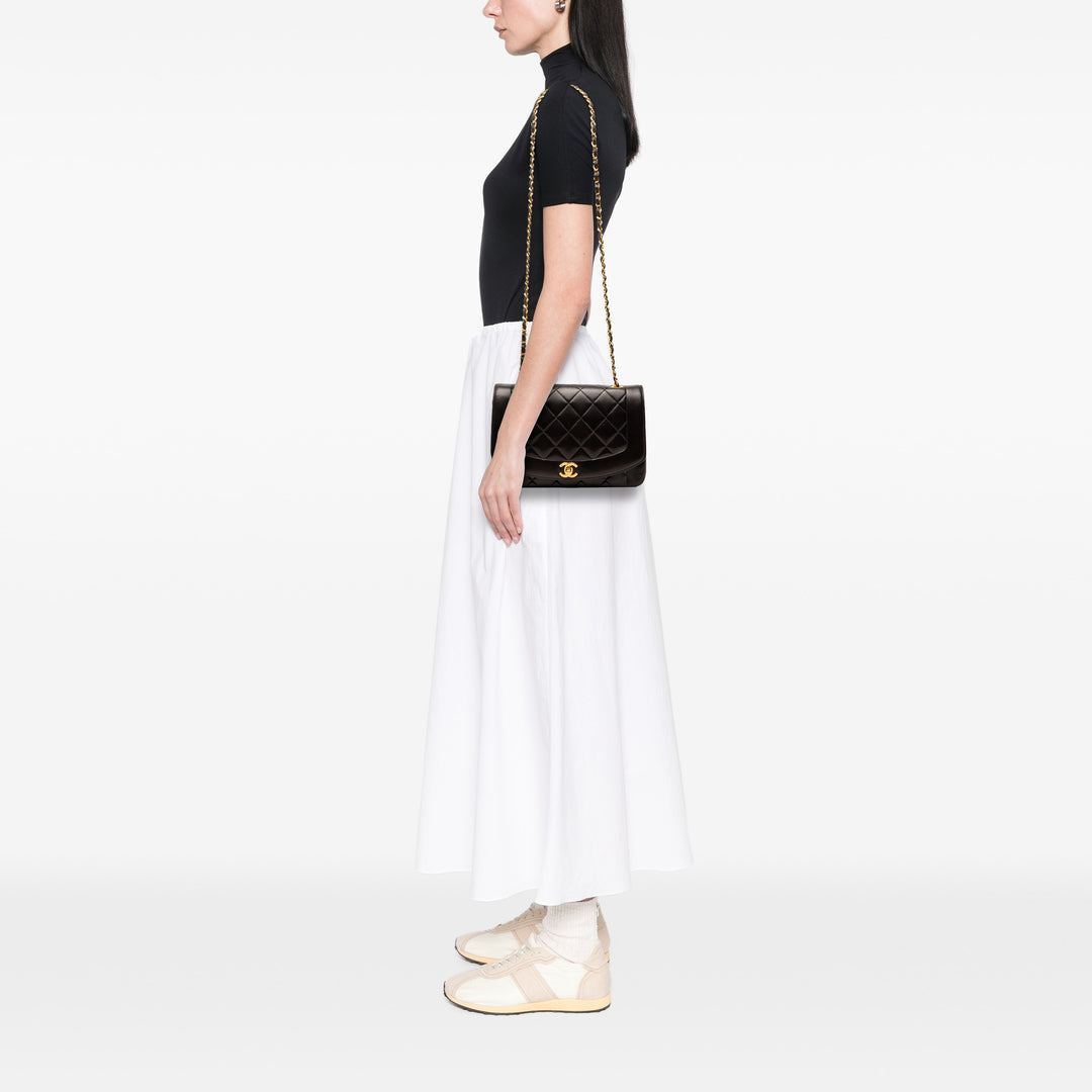 Chanel Medium Cuir d’agneau Diana à rabat