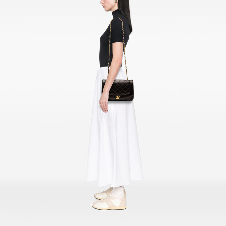 Chanel Medium Cuir d’agneau Diana à rabat