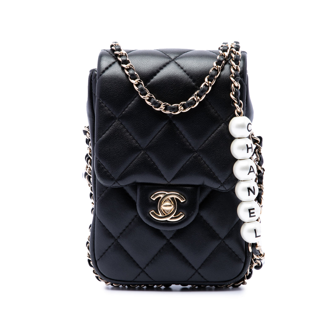 Chanel Matelassé Cuir d’agneau My Precious Perles Phone Holder avec chaîne