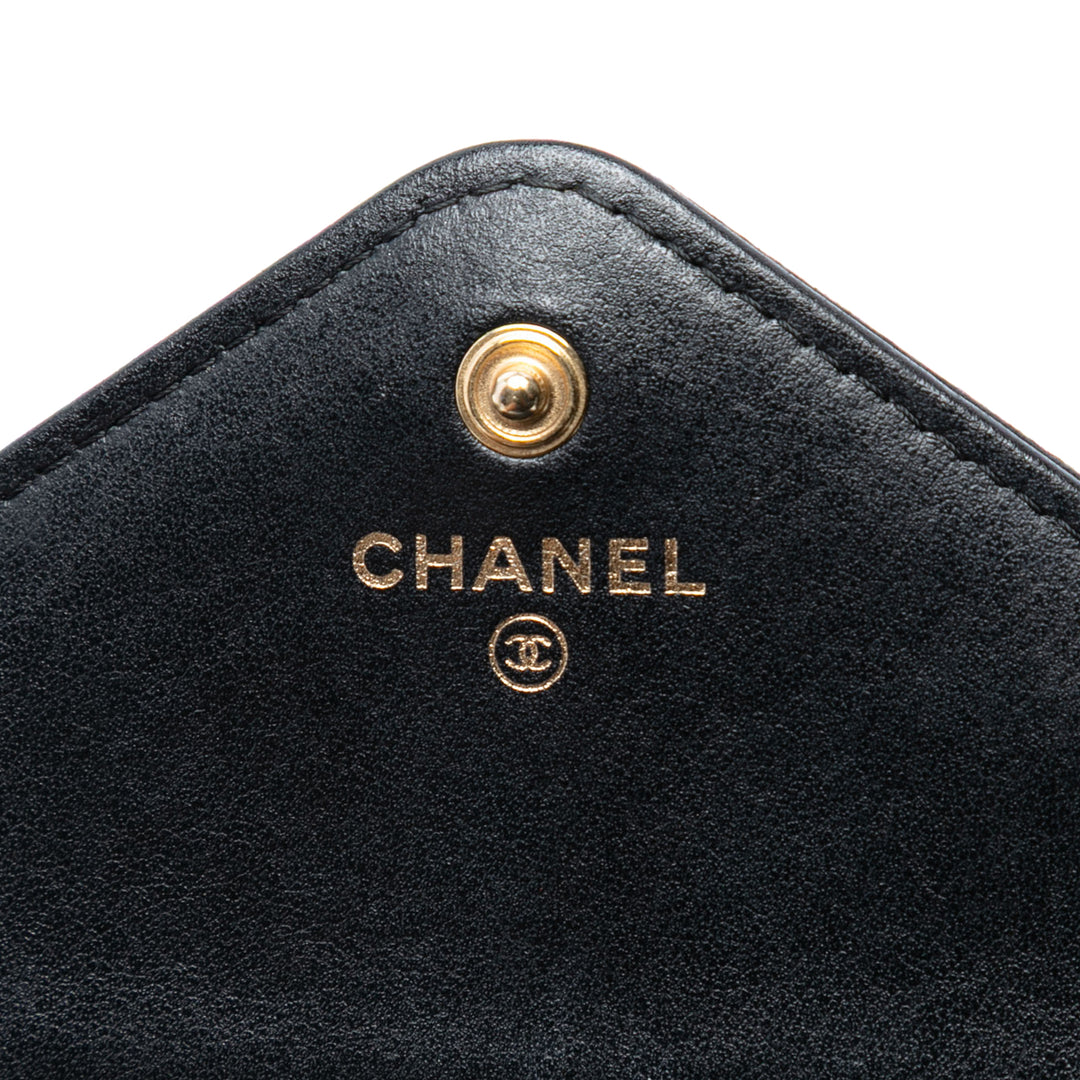 Chanel Chevron Cuir d’agneau Button Wallet On Chain