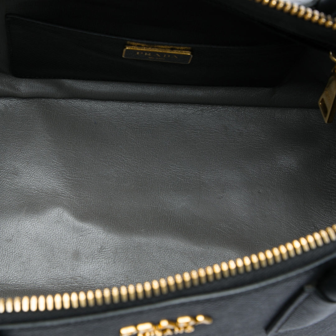Prada Sac à main dôme Saffiano Noir – vue 4 – GABY PARIS