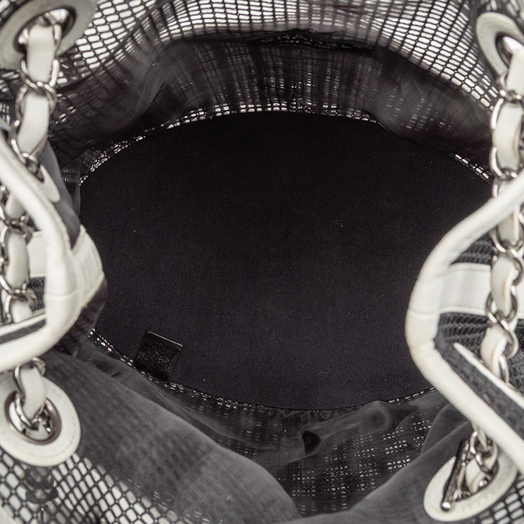 Chanel CC Mesh et Cuir de veau Bucket Sac