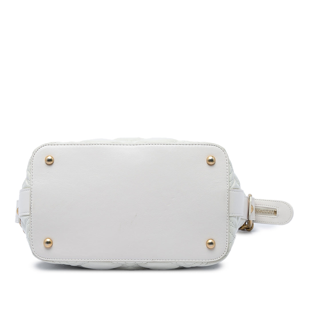 Chanel Matelassé vieilli State of the Art Hobo Cuir de veau Blanc – vue 3 – GABY PARIS
