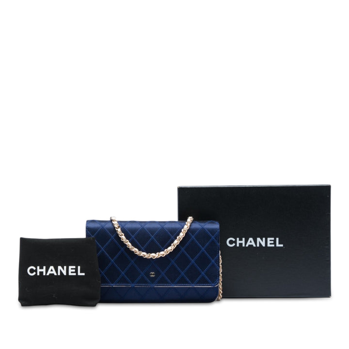 CC Diamond Stitch Wallet on Chain Bleu