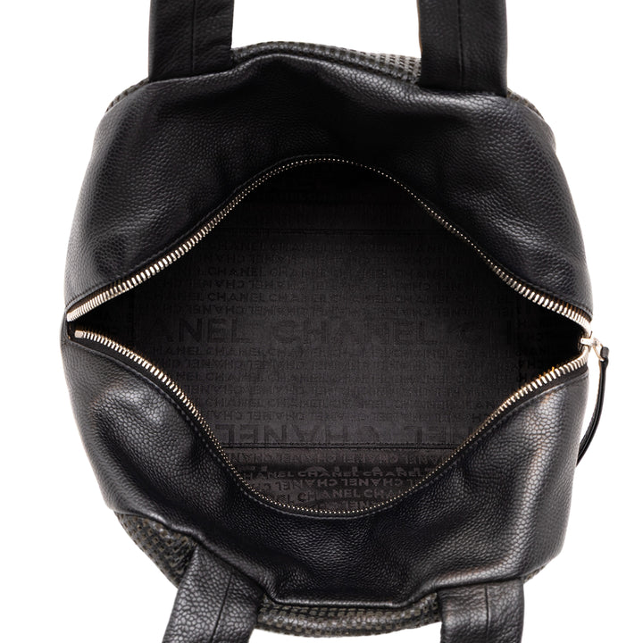 Chanel CC perforé Bowler Sac Cuir caviar Noir – vue 4 – GABY PARIS