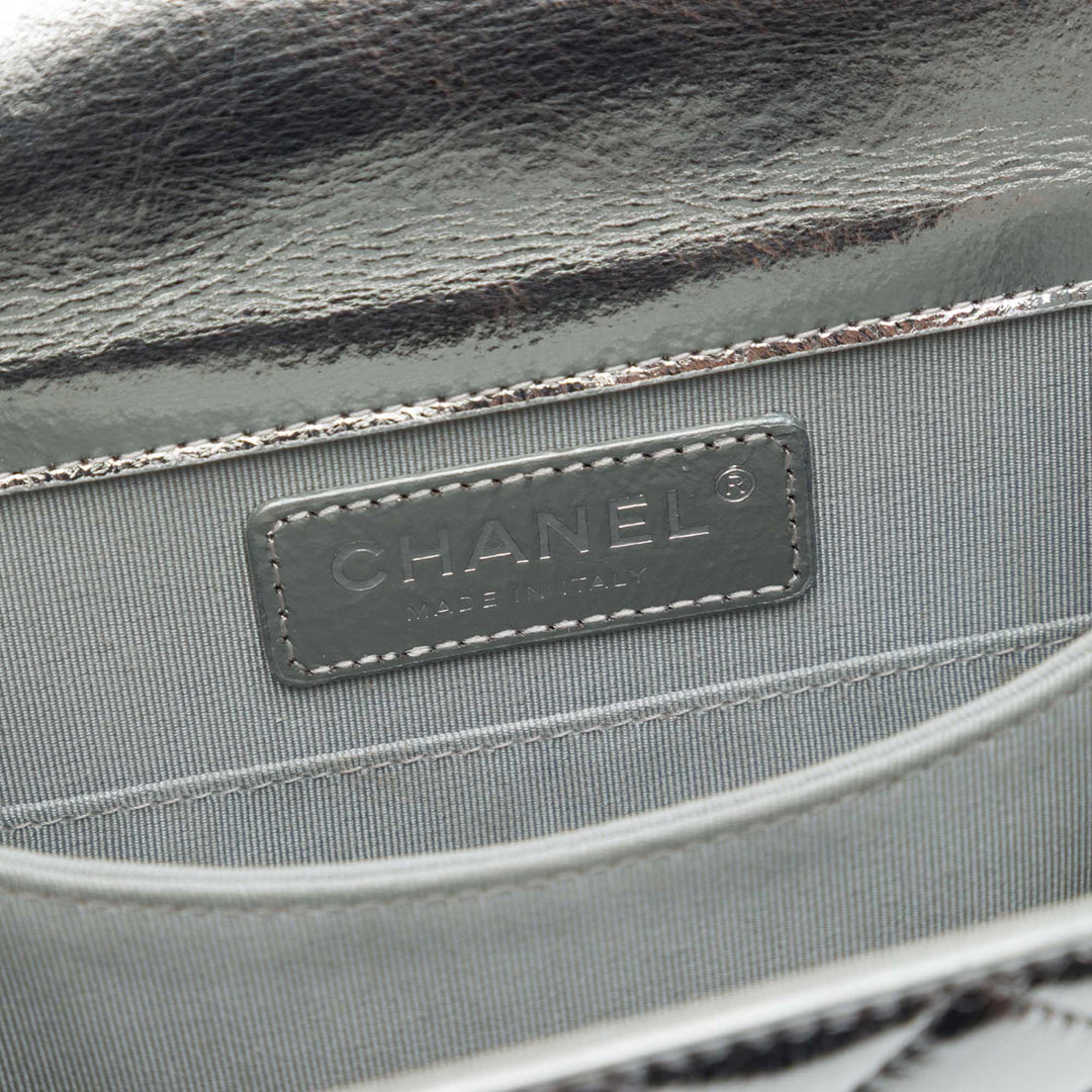 Chanel Matelassé Métallisé North South Boy à rabat Cuir de veau Argenté