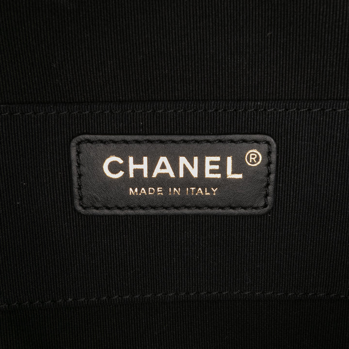 Chanel Quilted Cuir d’agneau Oval Logo Chain Top Handle Round Pochette on Chain Noir – GABY PARIS Authentique