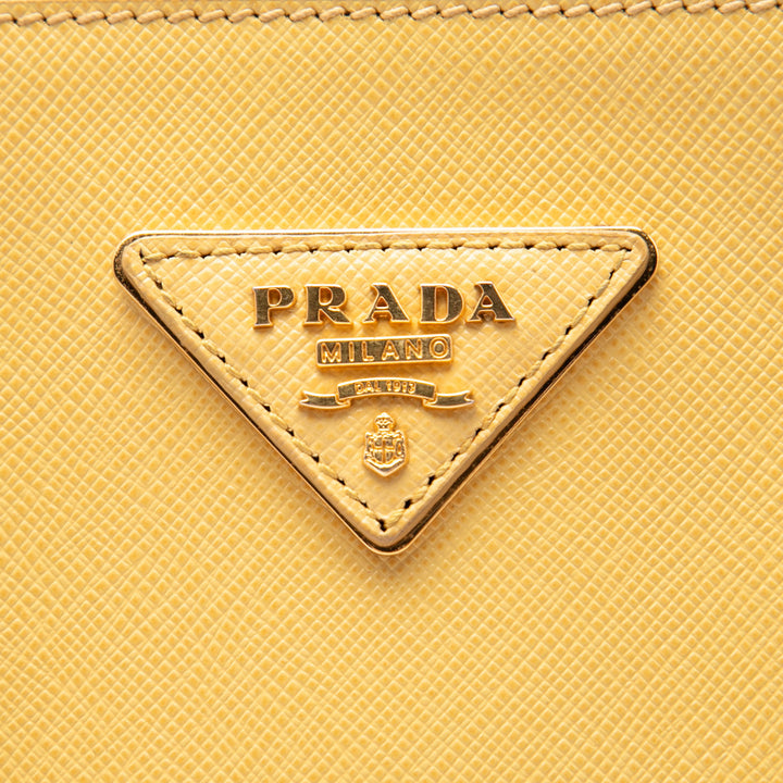 Prada Sac à main Lux Galleria Double Zippé Saffiano Moyen Jaune – vue 5 – GABY PARIS