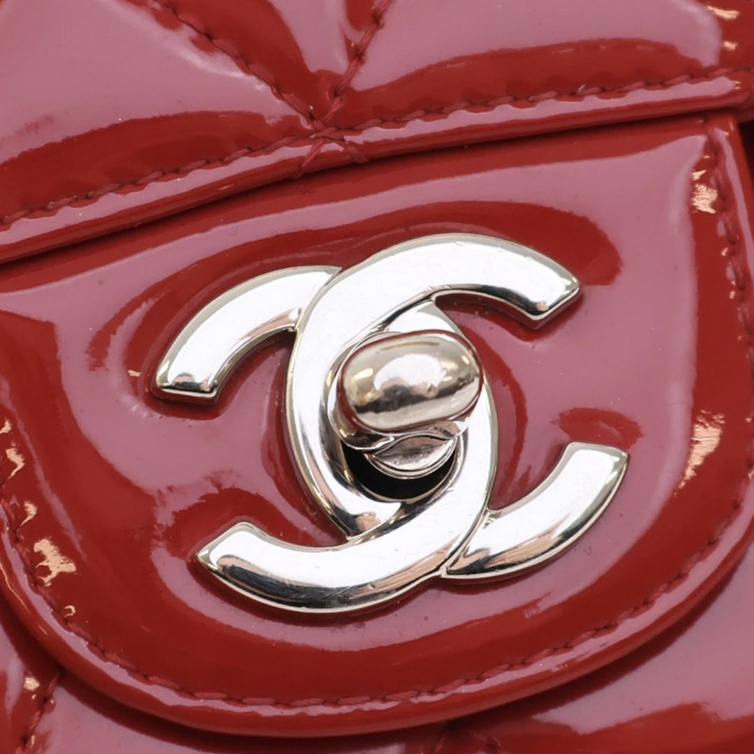 Chanel Medium Classic Cuir verni Double rabat Rouge