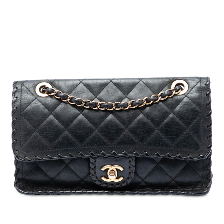 Chanel Matelassé Irisé Happy Stitch à rabat Moyen Cuir de veau Noir – vue principale – GABY PARIS