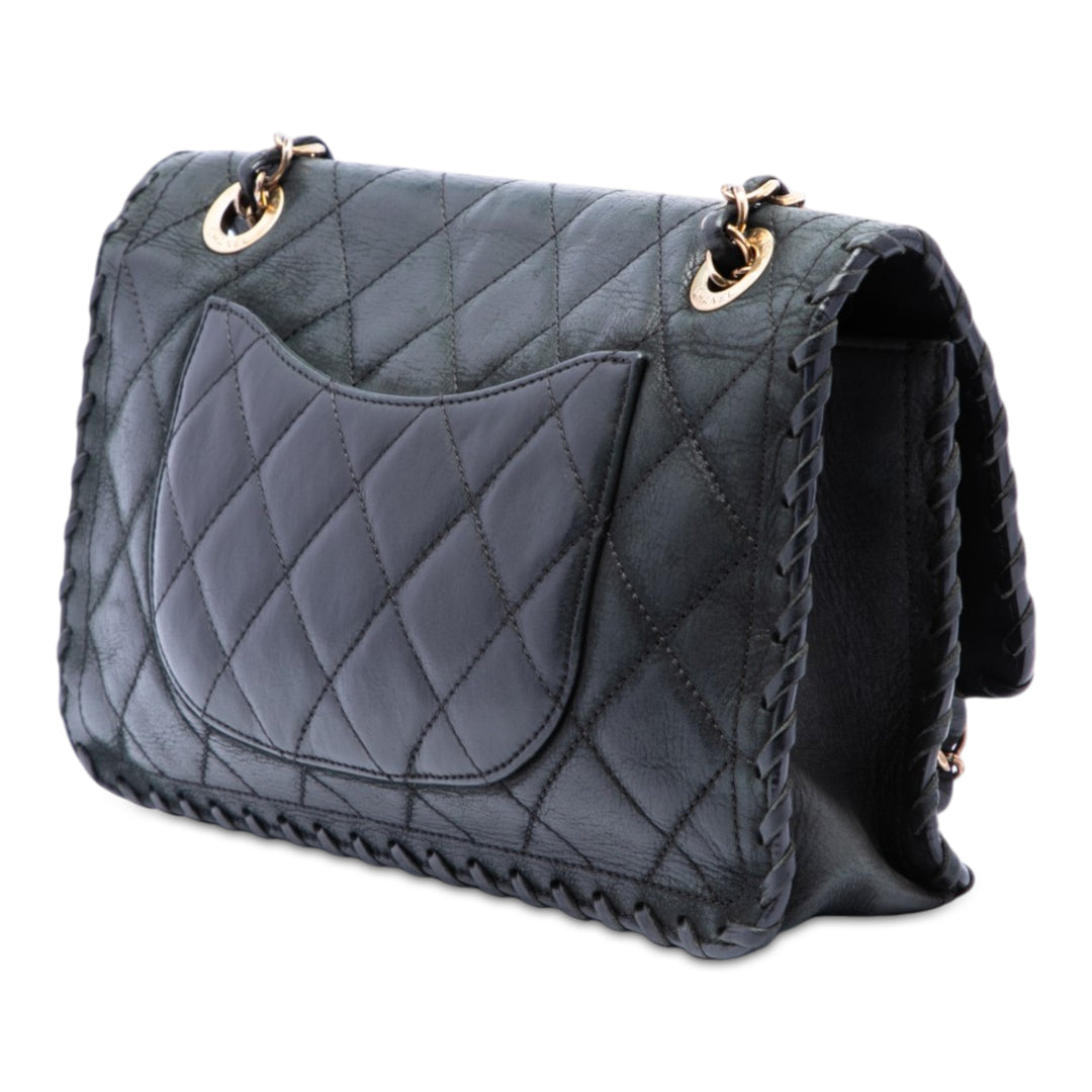 Chanel Matelassé Irisé Happy Stitch à rabat Moyen Cuir de veau Noir – vue 2 – GABY PARIS
