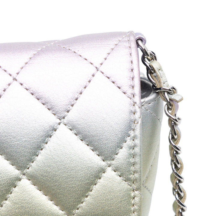 Chanel Gradient Métallisé Quilted Cuir de veau Glasses Étui With Chain Argenté