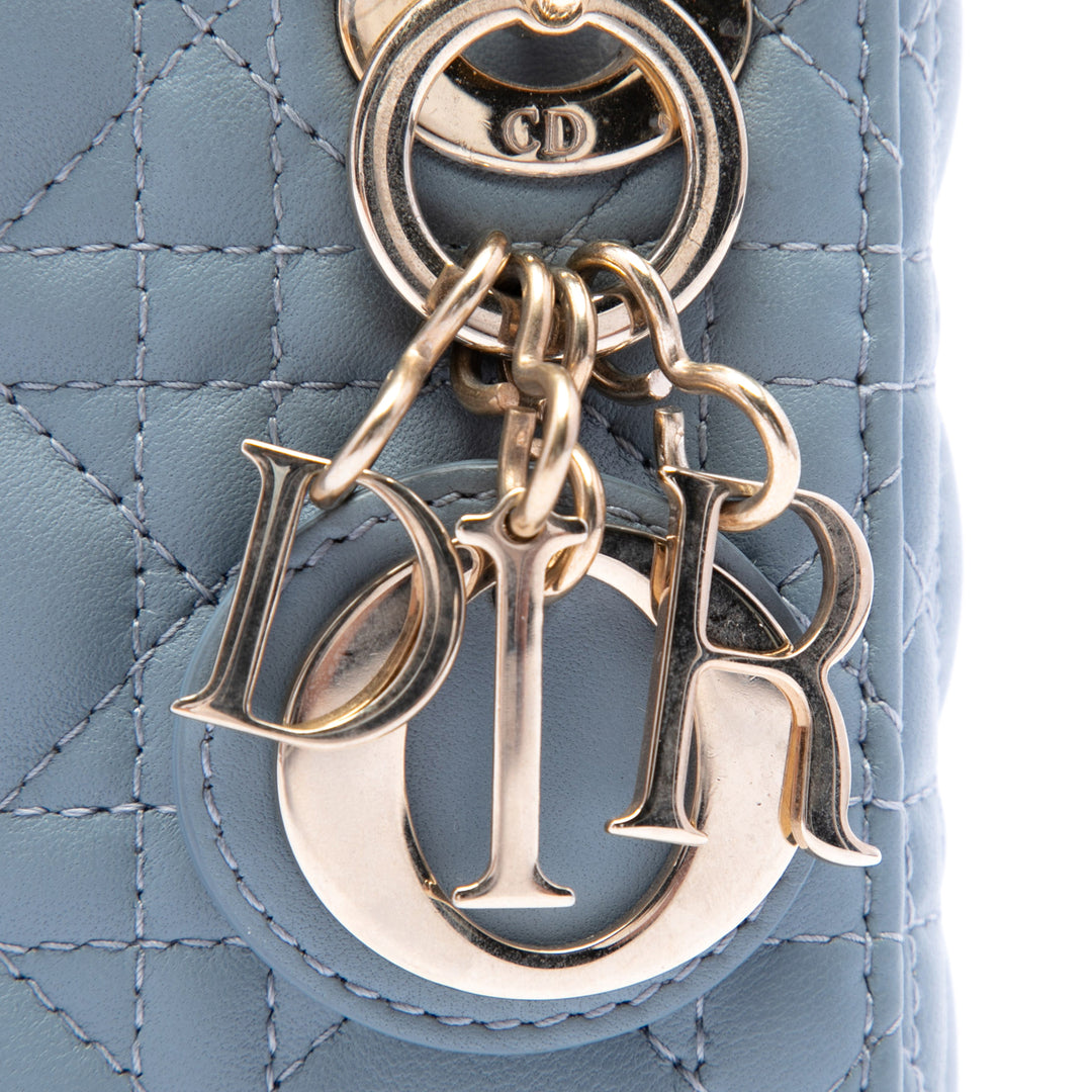 Dior Sac à main Lady Dior Cannage Micro Cuir d'agneau Bleu – vue 5 – GABY PARIS