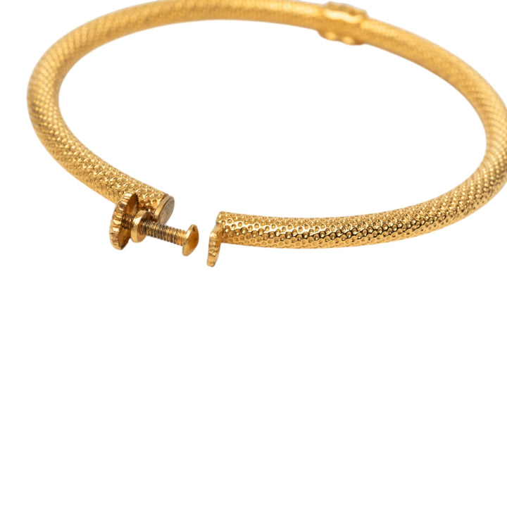 Chanel CC plaqué Textured Hoop Screw Back Boucles d'oreilles