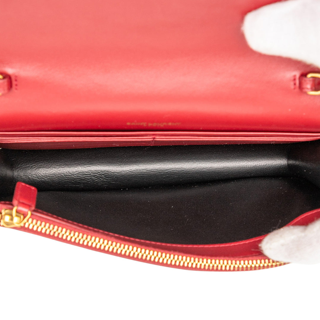 Saint Laurent Cuir de veau Heart Studded Classic Monogram Kate Tassel Wallet on Chain Rouge – GABY PARIS Authentique