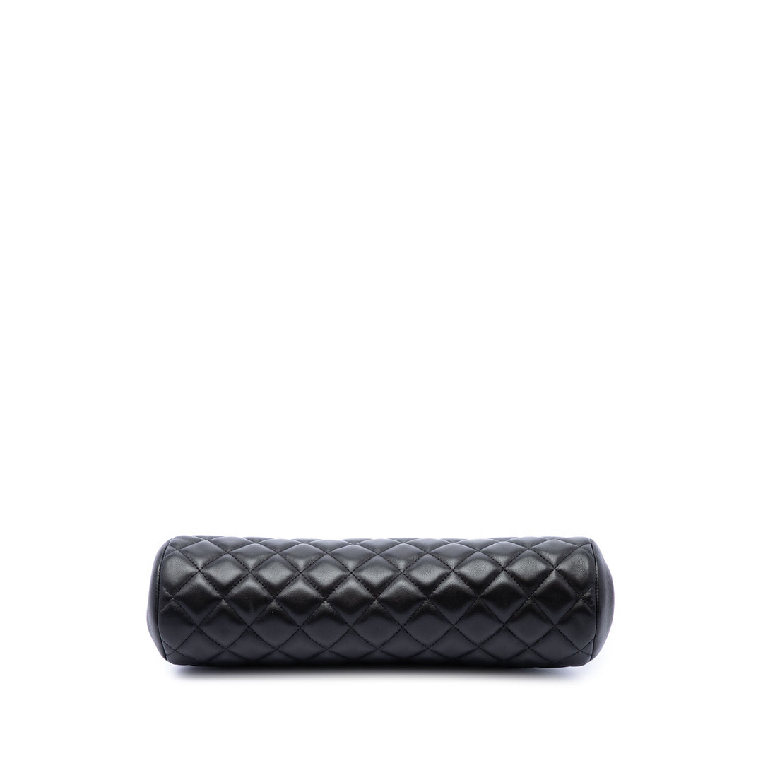 Chanel Matelassé Armature Pochette Cuir d'agneau Noir – vue 3 – GABY PARIS